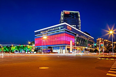 男男黄网：霓虹双生，极速羁绊，夜幕下的竞速救赎之旅-4