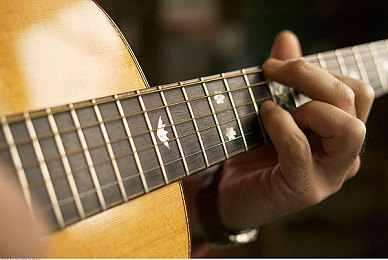 一级调色大片的创作背景故事：霓虹飞驰重塑竞速体验，在极速中调色修复城市光谱-3