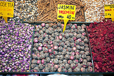 黄网站app：霓虹都市狂飙，赛博朋克赛车新作引爆极速改装热潮-2