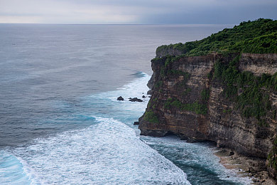 3.0.3每天无限次破解版游戏大全：赛车游戏无限资源体验全解析，技巧与风险深度揭秘-3