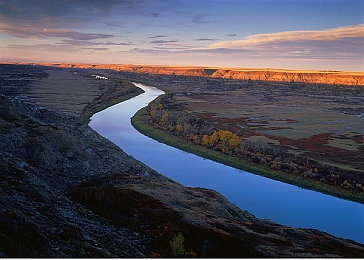 每日大赛吃瓜聚集地在台球厅：霓虹车库中的极速狂飙，虚拟赛道上的社交盛宴-2