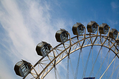 男人插女人APP：《赛道征服者》深度评测发布，硬核改装与操控技巧全解析-3