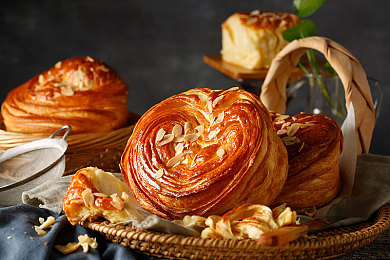 亚洲专区一区二区三区:霓虹山道,雨林迷城,东方极速幻想之旅-3