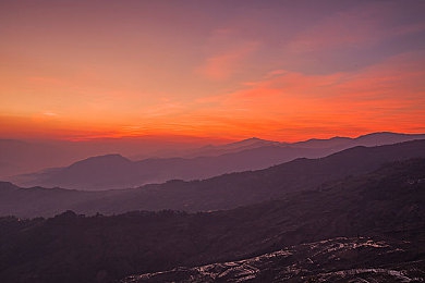 国产乱伦视：家族纷争与速度对决，国产赛车新作以产业暗线引爆话题-1