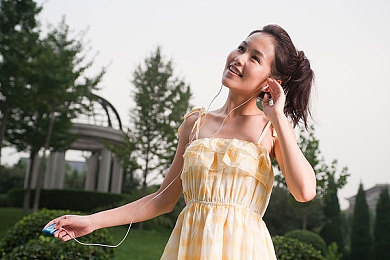 欧美成人视频网站：虚幻5新作夜行飙客颠覆竞速玩法，暗网系统成数字街头生存核心-3