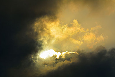 黄色软件app下载3.0.3免费下载：街头竞速新版本上线，深度改装系统引领极速狂潮-3