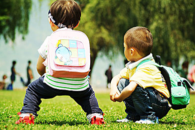 国产成人人色：东方美学竞速新作，色彩能量驱动极速幻想之旅-5