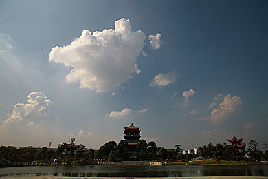 蜜桃精产品一区一区三区：甜蜜竞速新作今日上线，三区赛道挑战极致驾驶技巧-4