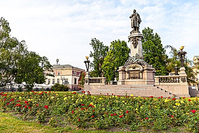 第一次挺进老师的黑森林游戏特色：心灵暗渊，记忆迷宫的道德抉择之旅-3