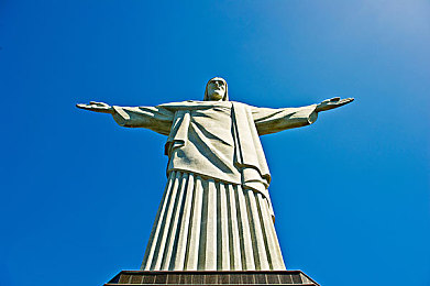 破解版黄片：地下赛车惊现违规黄金战车，游戏公平遭遇非法改装冲击