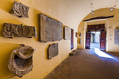 国产四区五区：本土竞速新作今日上线，四大开放区域驾驶技巧全解析-3