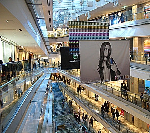 陈宝莲被揉到高潮下不了床：极速狂飙赛道女王全球竞速，真实改装征服霓虹山道