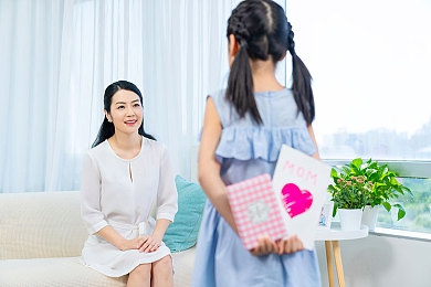 男生把小困困塞女生的困困里在:竞速新体验,微缩赛车挑战创意空间解谜关卡-3