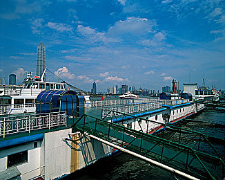 男生操女生App：驾驭极致，在街头车神中体验精准操控与竞速策略的艺术-3