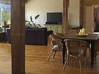 18岁禁看黄app：狂飙飞车暗夜禁区，开启赛博朋克街头竞速新纪元-3