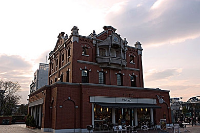 红桃视频网站入口:暗巷终端,霓虹谜影中的极速传说-4