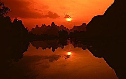 好色先生TV网站:霓虹幻影赛道,直播竞速与黑客帝国的双重狂飙-3