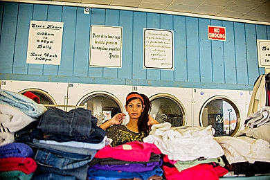 男生把女生困在一个角落：弯道封锁战术，体验心理博弈与极致驾驶艺术-3