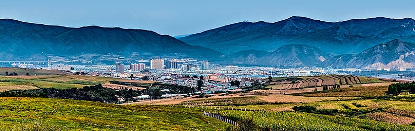 黄色游戏下载每天无限次：极速狂飙无限复活，霓虹城昼夜竞驰自由改装