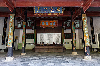 世界十大禁用软件:竞速新作颠覆物理法则,黑市代码引发赛道伦理争议-4