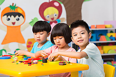 麻豆少妇人妻：都市家庭模拟新作上线，平衡事业与生活的沉浸式体验今日开启-5