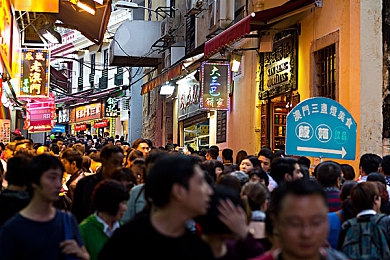 男生用困困入女生：疲劳方向盘的清醒博弈，乘客与意志的限时挑战-2