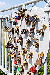 王者荣耀女角色全身没有小爱心图片侠客网：战术美学革新，女性英雄设计转向实战纯粹性引热议-2