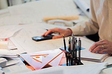 挠脚心+折磨+抹油+哭喊作文:当你的方向盘因疼痛而颤抖,一场与机械灵魂共舞的残酷竞速-5