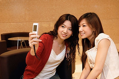 一口气穿10件连体紧身衣憋尿：极限驾驶挑战，体验生理压力下的精准操控艺术-3