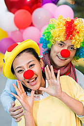 香蕉插蜜桃：水果赛车奇幻改装，甜蜜竞速引爆狂欢派对