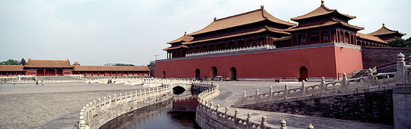 十大黄色网络:霓虹竞速,色彩密令下的极速生存法则-4