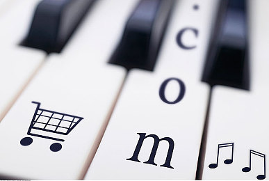 麻豆水电工与美女：都市车神双面人生，改装竞速邂逅搭档共筑赛车帝国