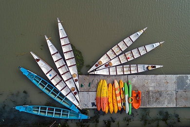 奇米四色一区二区三区：赛道分区艺术，用色彩策略征服弯道极限