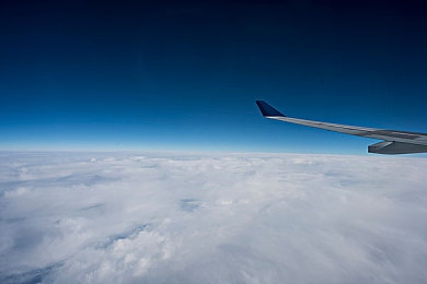 色多多av:视觉美学革新,赛车游戏迎来沉浸式色彩驾驶时代-3