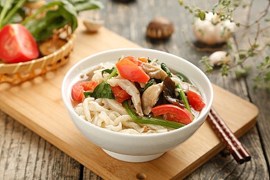 黑料头条：霓虹夜幕下的极速解码，阴谋与轮胎的暗影交锋-5