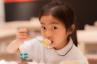 成人三级av：极速境界，赛道艺术的驾驭哲学与三重执照试炼-3