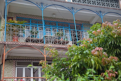 男的机机桶女的里面：《极速狂飙：性别之战》今日上线，角色与载具深度互动颠覆传统竞速体验-2