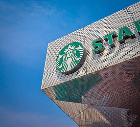 成人aⅤ：硬核赛车新作今日上线，两百项调校参数重塑竞速法则-2