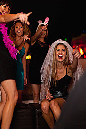 男人困困对个女人：当钢铁意志邂逅数据灵魂，赛道上的哲学博弈-4