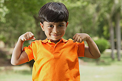 杨敏思83版电视剧：经典车型驰骋怀旧公路，重温八十年代驾驶传奇之旅-2