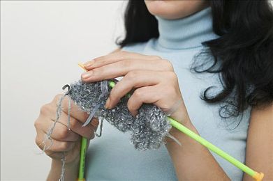 色综合综：霓虹幻境，数据疾驰，光影交织的极速传说-5