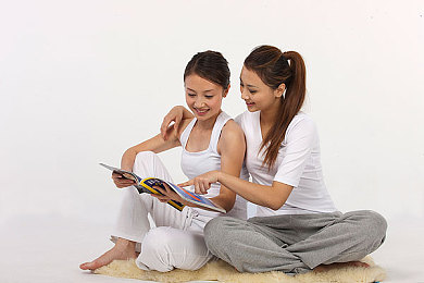 黄色色色软件:极速幻光引领视觉革命,驾驭色彩风暴驰骋赛博都市-4