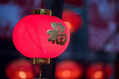 红桃视频网站入口:暗巷终端,霓虹谜影中的极速传说-5