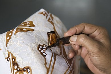 亚洲有码 二区：极速解码，霓虹都市的雨夜狂飙与动态赛道征服-3